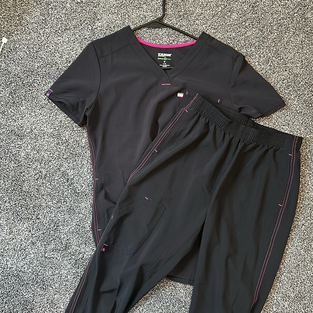 Scrub star scrub set. Jogger pants (XS) and three pocket top (S)